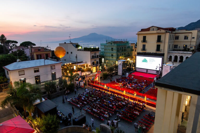 Italiano, sociale, visionario: il cinema che vive a Vico Equense