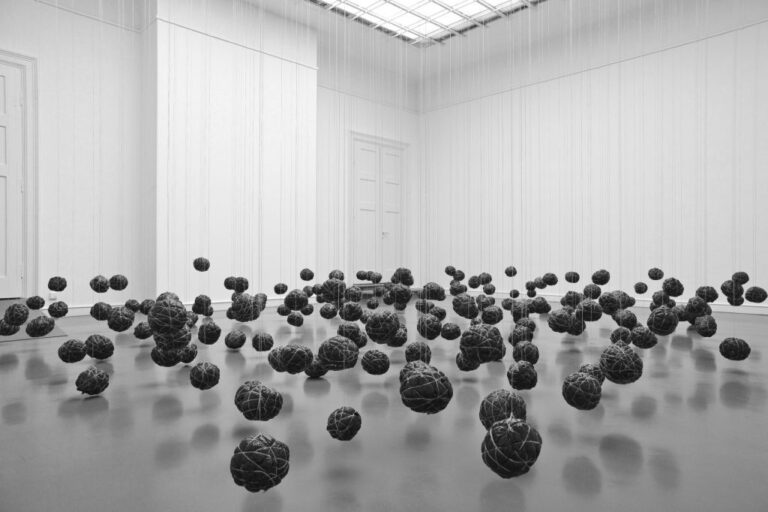 Wangechi Mutu alla Galleria Borghese: la terra nera incontra il marmo bianco