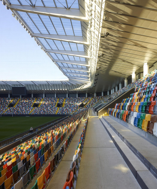 Stadi. Architettura e mito: il cuore delle città raccontato attraverso il calcio