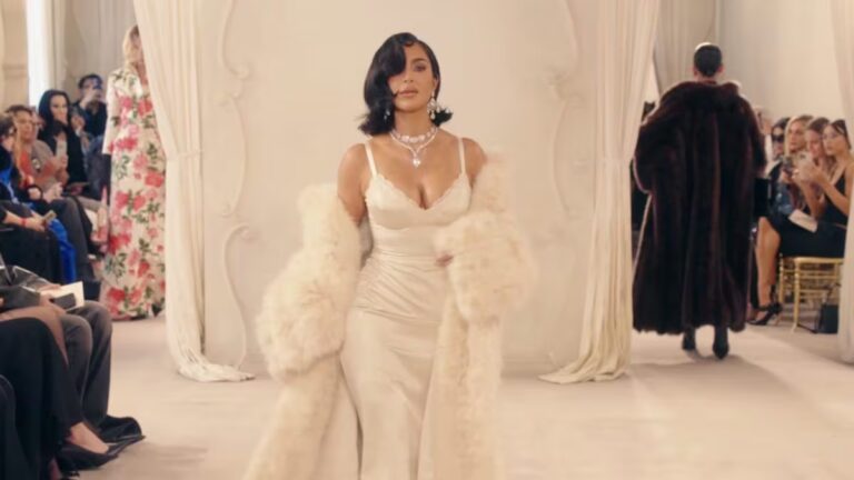 L’ultimo inchino di Demna: Balenciaga tra addii, ombre e silenzi